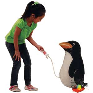 144-走路氣球企鵝Peppy Penguin寬56cm高(美國原裝進口走路氣球，品質優良，色彩鮮豔，可以牽著走,一跳一跳的"超Q")含充氣\450元